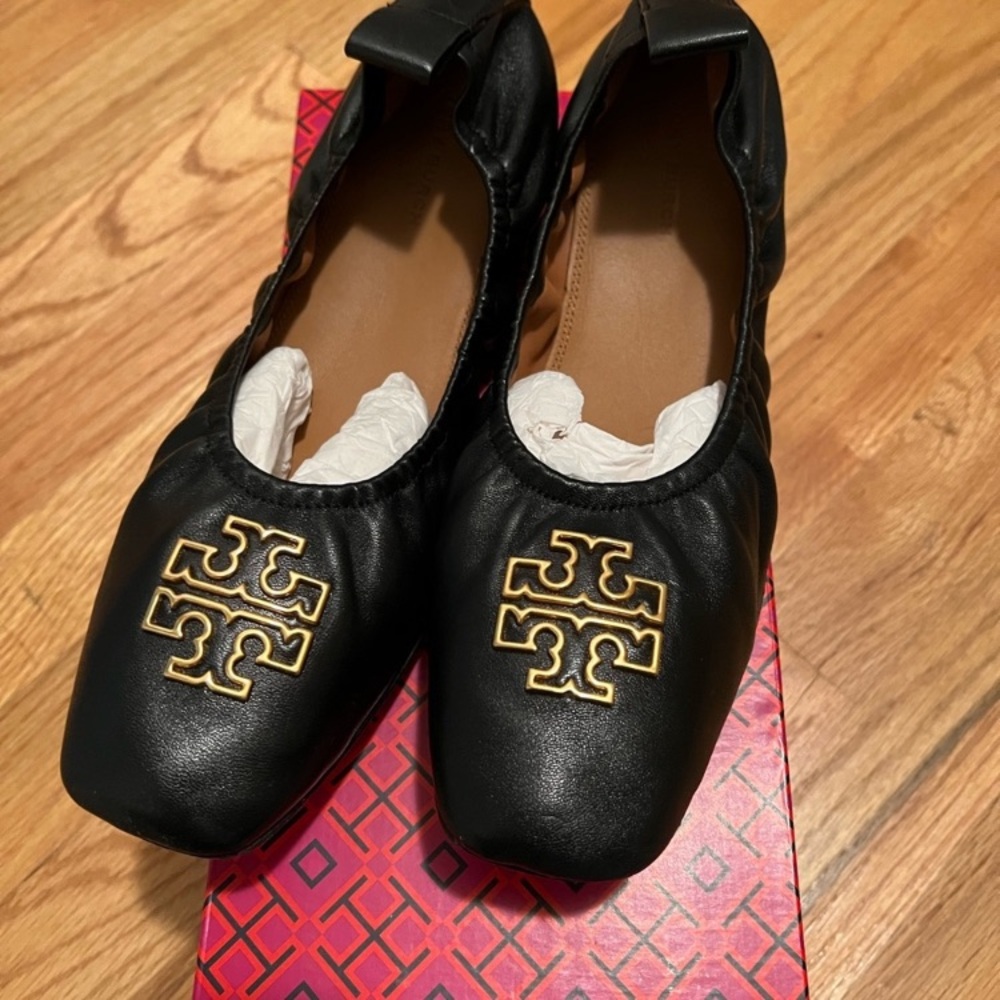 Tory Burch Britten Black Flats Sleek and Stylish